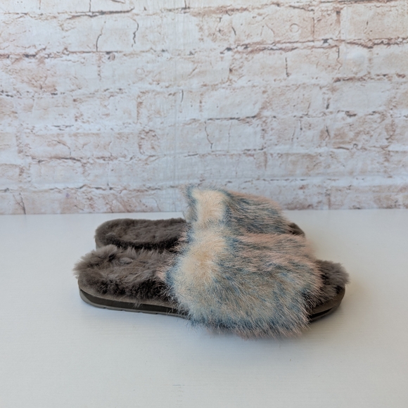 Emu Soft Gray and Cream Slippers - Picture 2 of 9